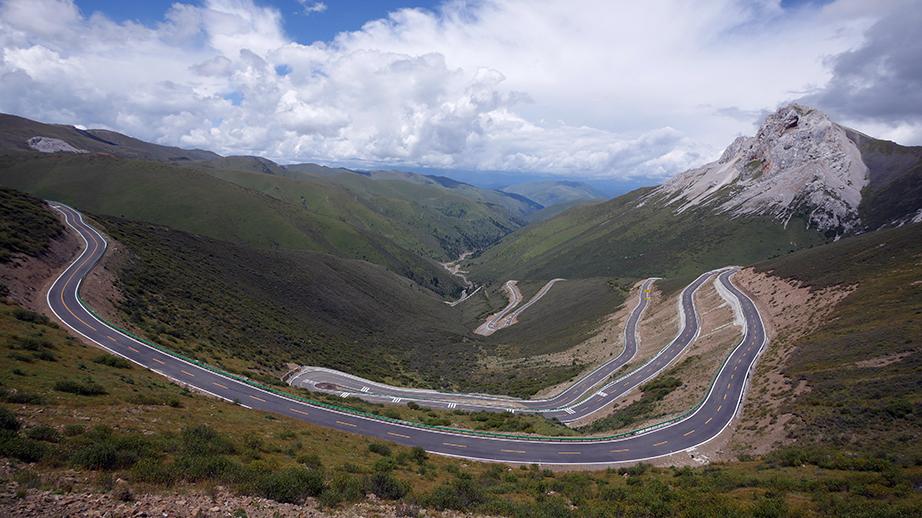 S455色锣路乃龙山减少坡面开挖，保持自然景观和谐自然。.JPG